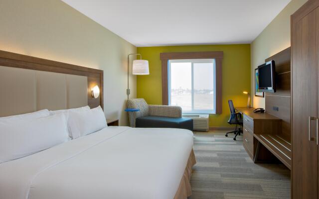 Holiday Inn Express & Suites Ontario by IHG