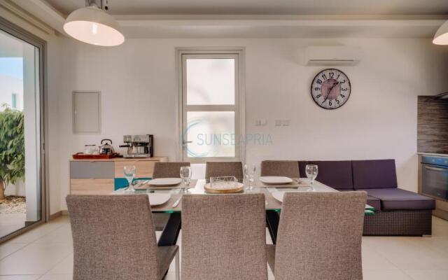 Dream 3bdr villa with private pool near the beach!