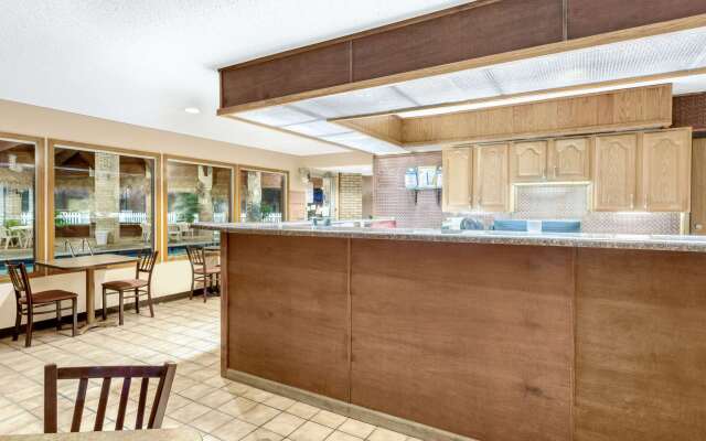 Days Inn by Wyndham Jackson