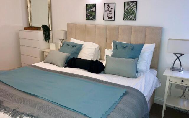 Superbly located 2 bedroom luxury apartment
