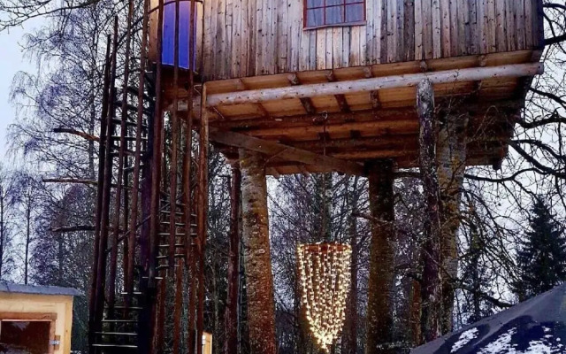 Treehouse Magpies Nest With Bubble Pool