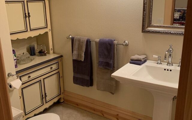 Sandy Salmon Bed & Breakfast Lodge