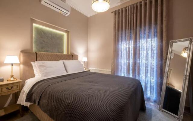 Maison De Luxx A10, Cozy Apartment with Garden In Larissa