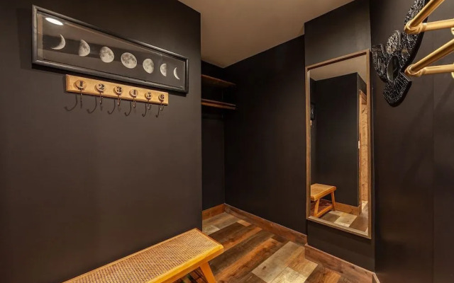 Night Owl 3 Bedroom Cabin by RedAwning