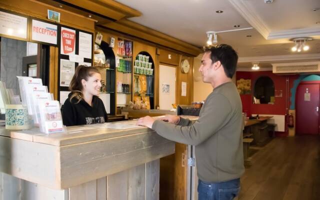Crossroads Hostel Amsterdam