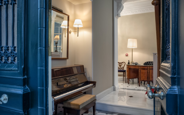 Noble Suites