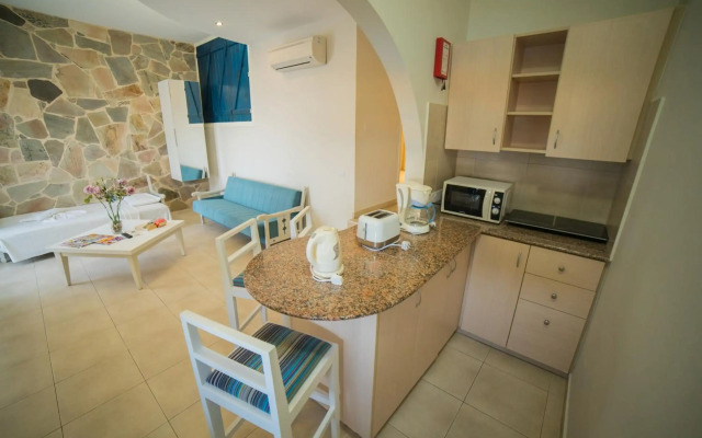 Myroandrou Beach Apartments