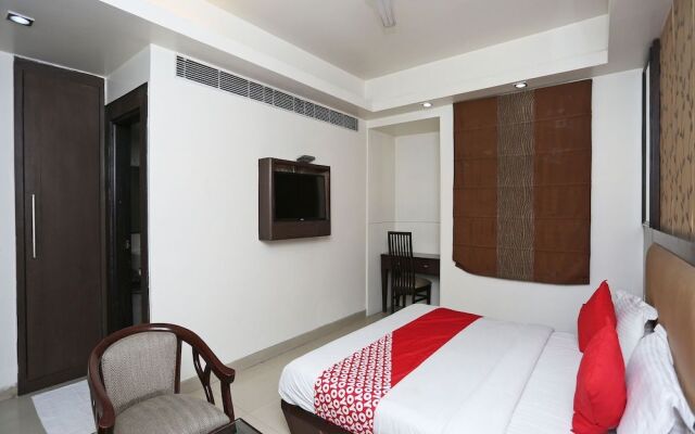 OYO 13758 XS Residency
