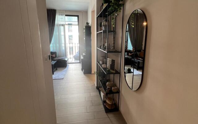 Spacious 1 bedroom with balcony in Wilton Terraces