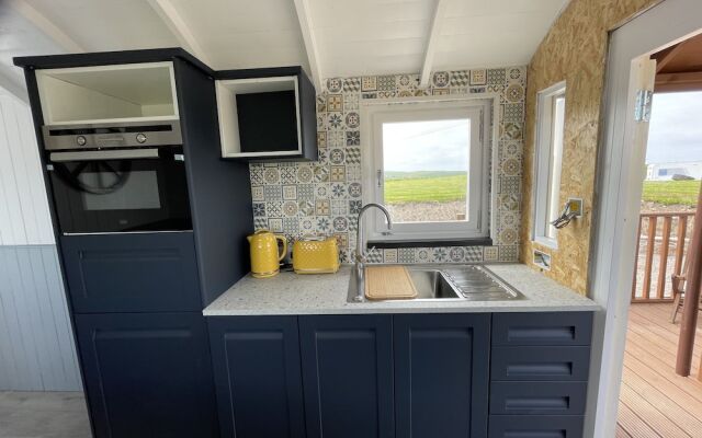 Acdc Glamping, Campervan , Caravan and Tent Resort