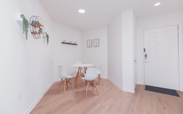 VA - Avalon - Apt 302