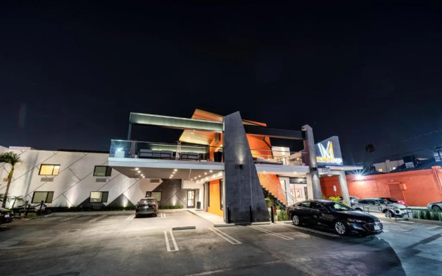 Econo Lodge and Suites