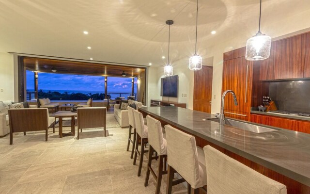 Sunny Vacation Condo 4