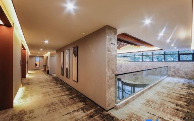 Wutong Hotel (Yingbin Road, Wanda Plaza, Huiji, Zhengzhou)