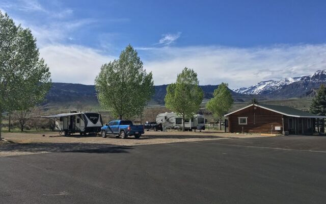 Green Creek Inn and RV Park