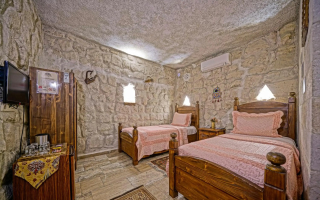 Maccan Cave Hotel