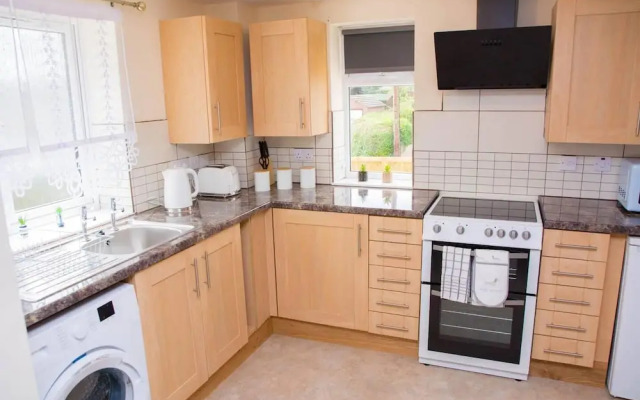 Captivating 1-bed Apartment in Stroud