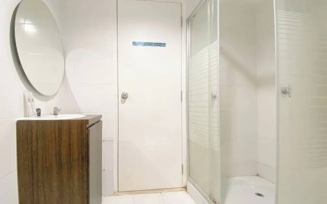 Cozy And Warm Studio Room At Paltrow City