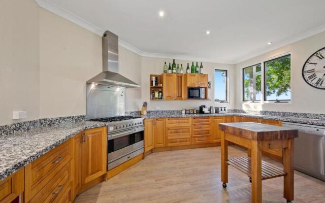 Brokenback Vineyard Estate