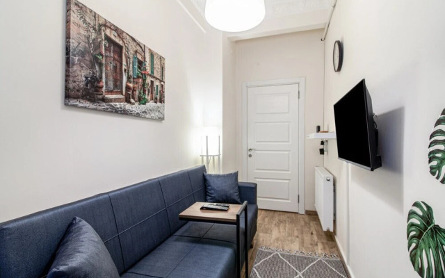 Central and Modern Flat Near Flower Passage