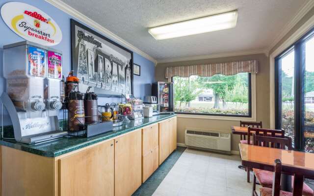 Super 8 by Wyndham Gadsden AL