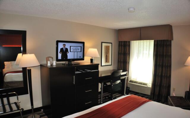 Holiday Inn Express W-I40/Whitebridge Road, an IHG Hotel