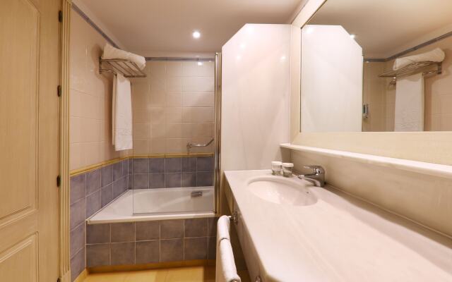 Отель Iberostar Waves Málaga Playa