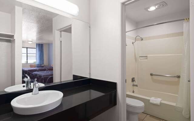 Super 8 by Wyndham Dunnigan