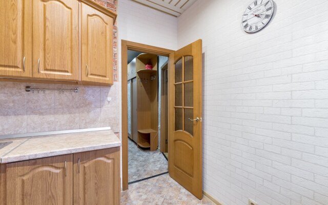 FlatHome24 on Yaroslavskiy 38