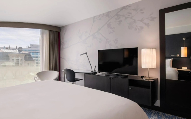Renaissance Paris Arc de Triomphe Hotel