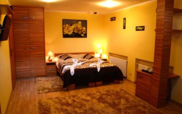 Piramida Hotel & Restaurant