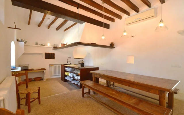 Villa in Buger With Pool and Scenic Views