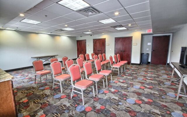 Country Inn & Suites by Radisson, Dearborn, MI