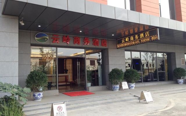 Yunling Business Hotel