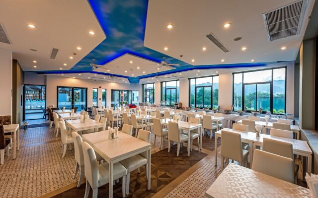 Chalong Miracle Lakeview Resort & Spa