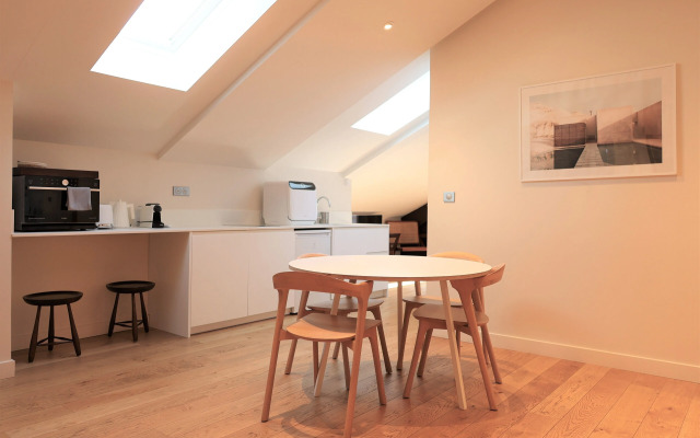 LES SUITES DU PORT by Le Saint Ferdinand