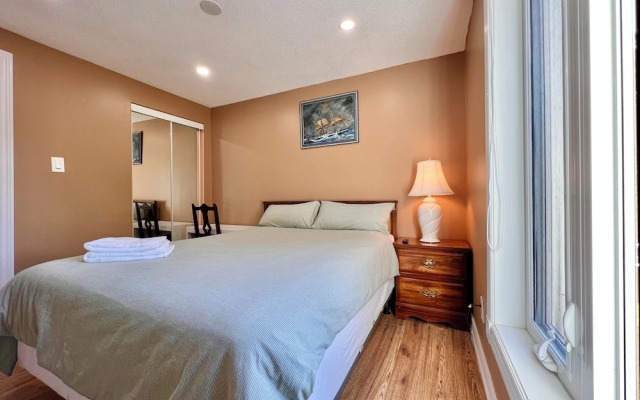 Cozy Home Near Transit & Hillcrest Mall with Free Parking