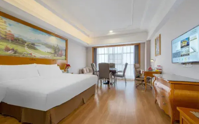 Vienna International Hotel Xinyang Yangshan New District Branch