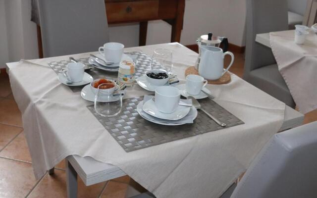 A DUE PASSI Room & Breakfast