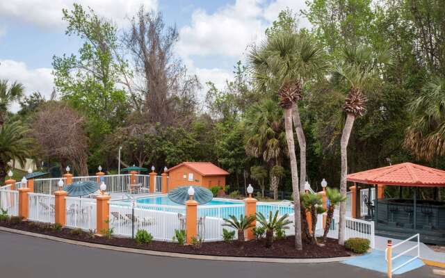 Baymont by Wyndham Lake City I-75