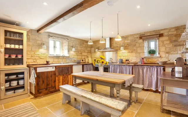 Classic Family Barn Conversion in Radcot