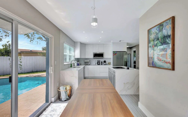 Sunshine Villa w/ Private Pool