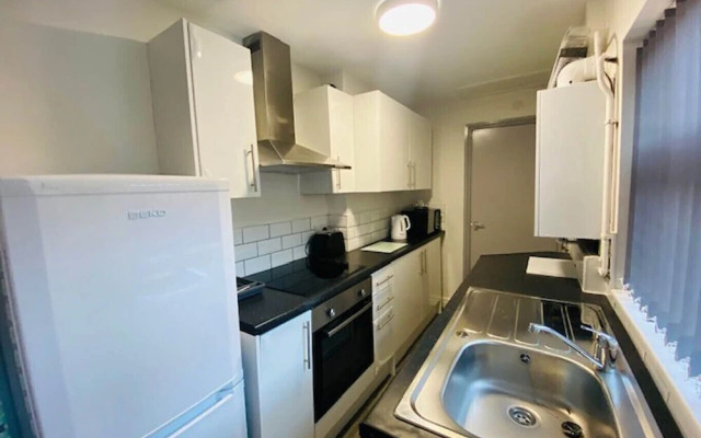 Townhouse @ 110 Etruria Vale Road Stoke