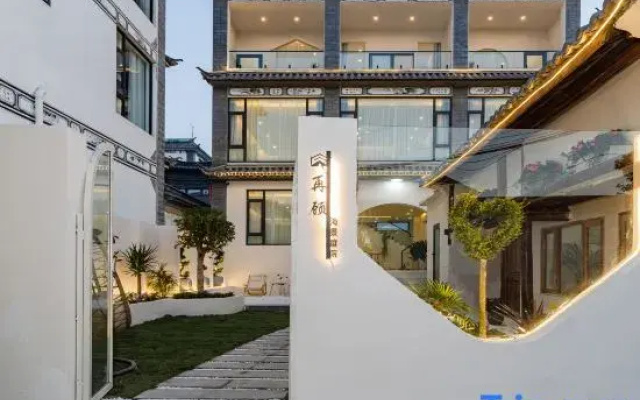 Re-visit the sea view courtyard