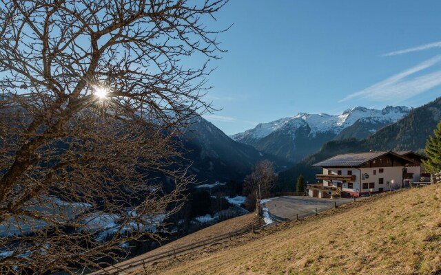 Gorgeous Chalet With Sauna in Königsleiten