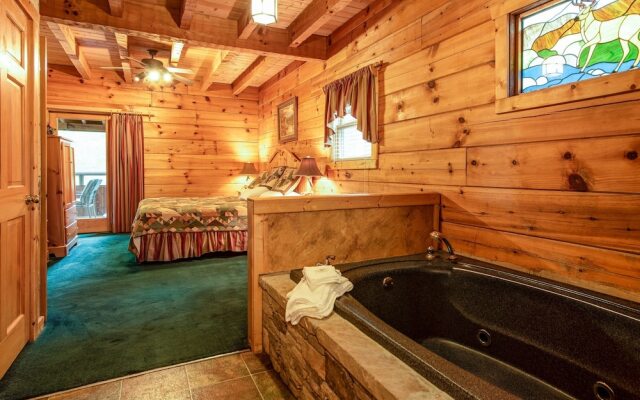 Douglas Lake Hilltop Hideaway