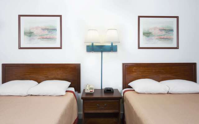 Super 8 by Wyndham Taylorville IL