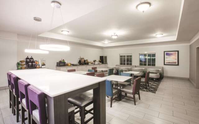 La Quinta Inn & Suites by Wyndham Mansfield TX