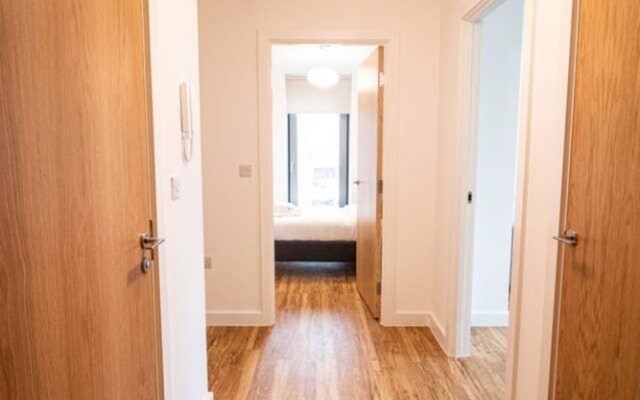 Large And Modern 2 Bedroom Flat With City Views