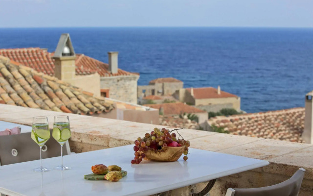 Moni Emvasis Luxury Suites